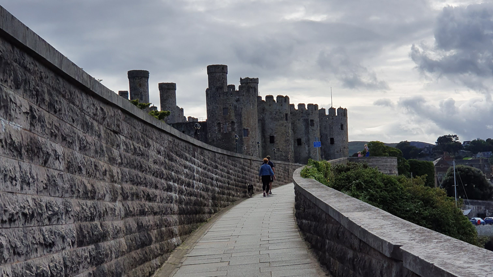 Castell Conwy a muriau’r dref / town walls